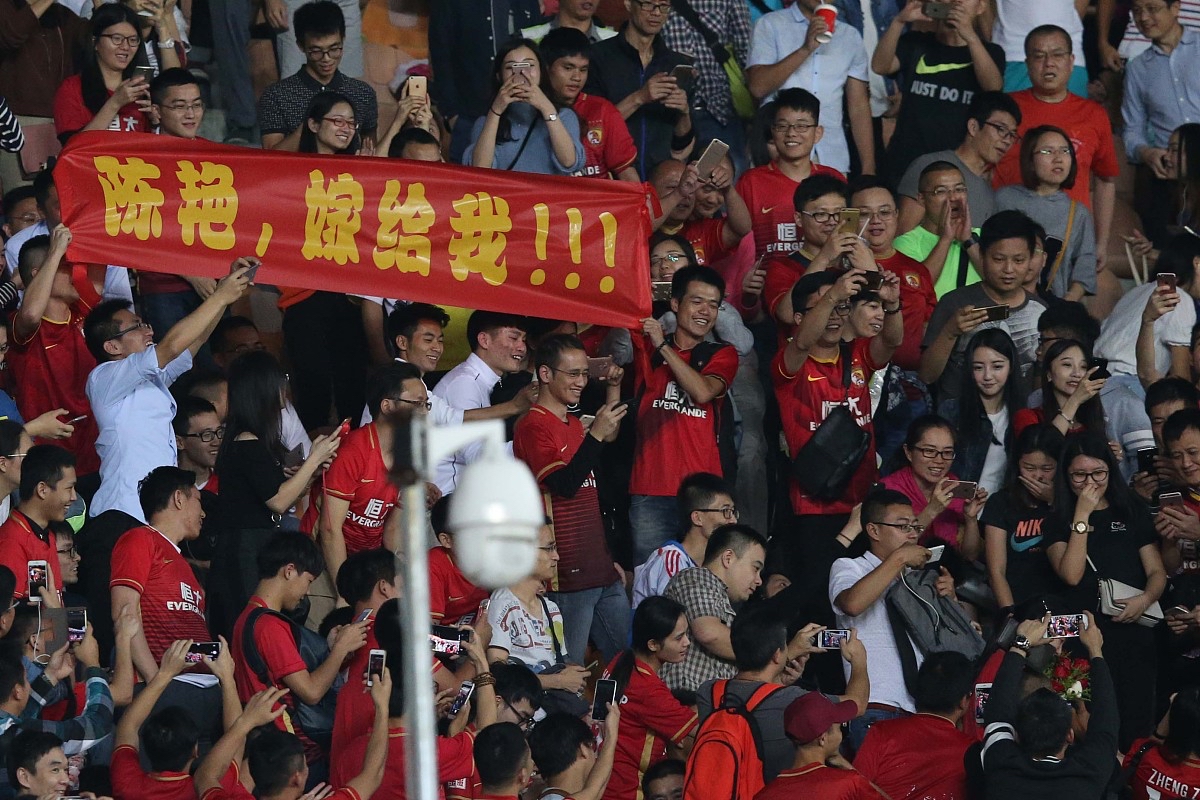 精彩足球盛宴拉开帷幕,强队角逐胜利,振奋人心 精彩足球盛宴拉开帷幕,强队角逐胜利,振奋人心