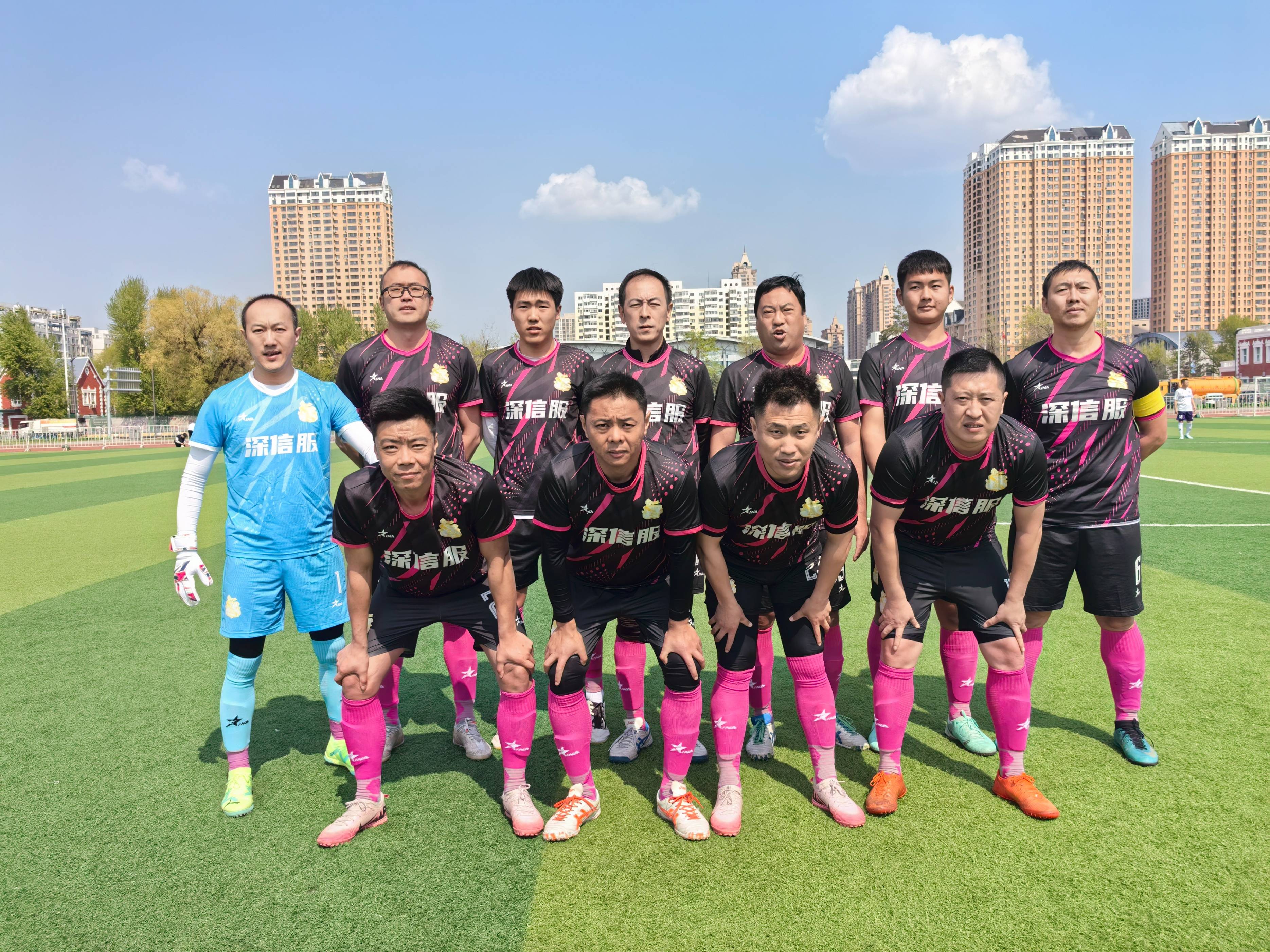 精彩足球盛宴拉开帷幕,强队角逐胜利,振奋人心 精彩足球盛宴拉开帷幕,强队角逐胜利,振奋人心