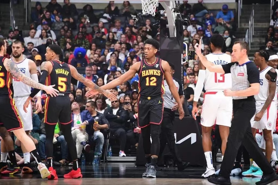 包含人队力挫老鹰,乔治-希尔目不转睛,表现亮眼的词条 包含人队力挫老鹰,乔治-希尔目不转睛,表现亮眼的词条