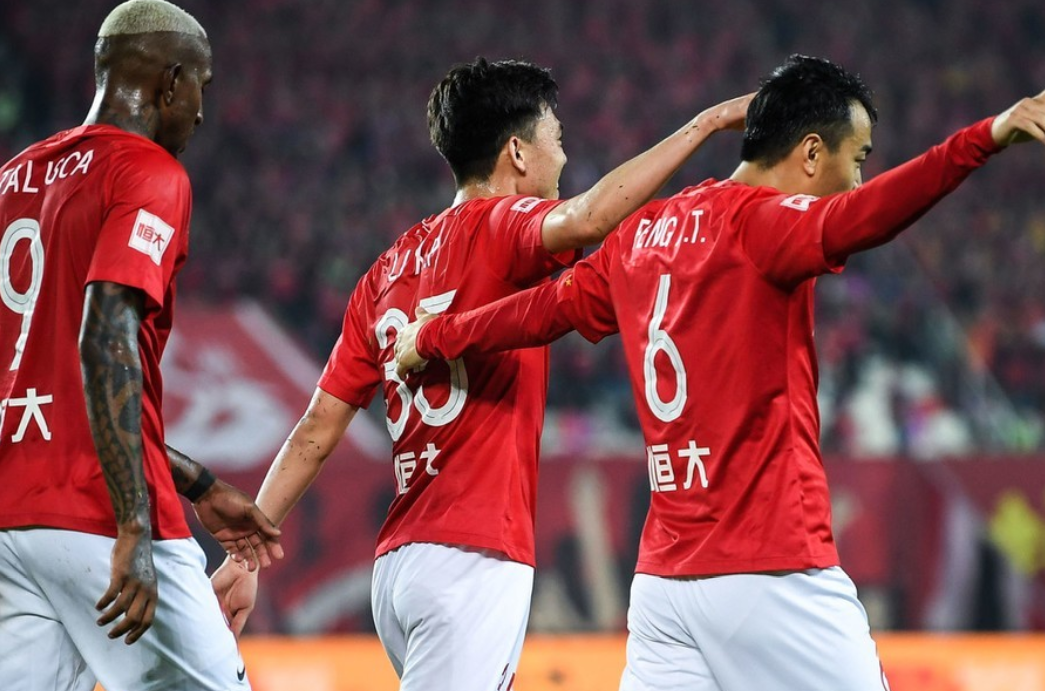 恒大双线作战,瞄准中超王者宝座!,振奋人心 恒大双线作战,瞄准中超王者宝座!,振奋人心