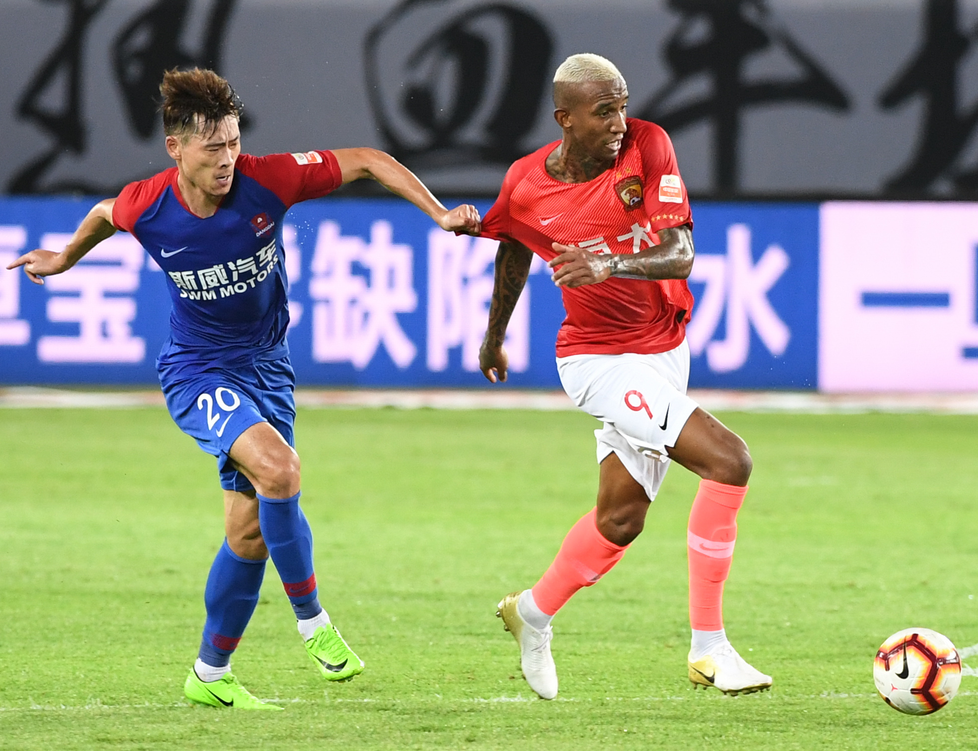 恒大双线作战,瞄准中超王者宝座!,振奋人心 恒大双线作战,瞄准中超王者宝座!,振奋人心