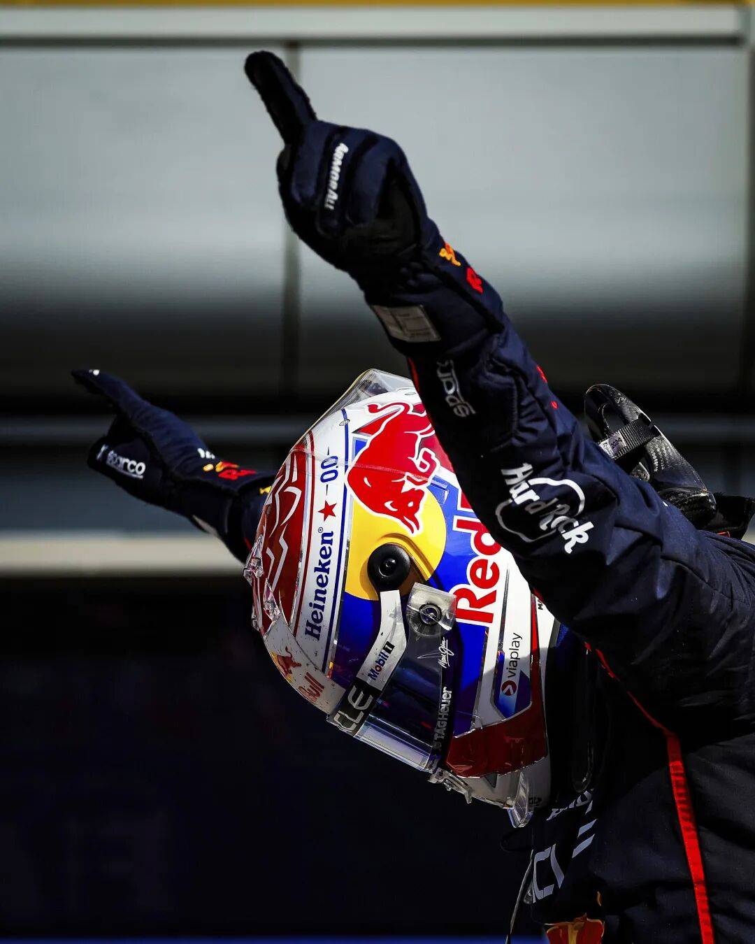 红牛二队绝杀索伯车队，塞恩斯刷新纪录