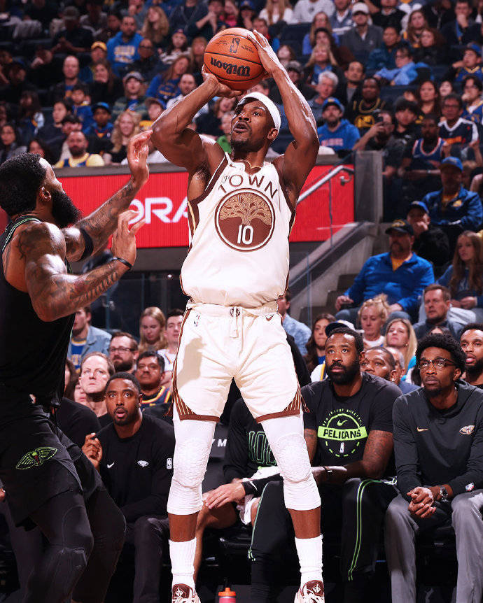 开云平台-勇士力克鹈鹕，福克斯点燃赛场