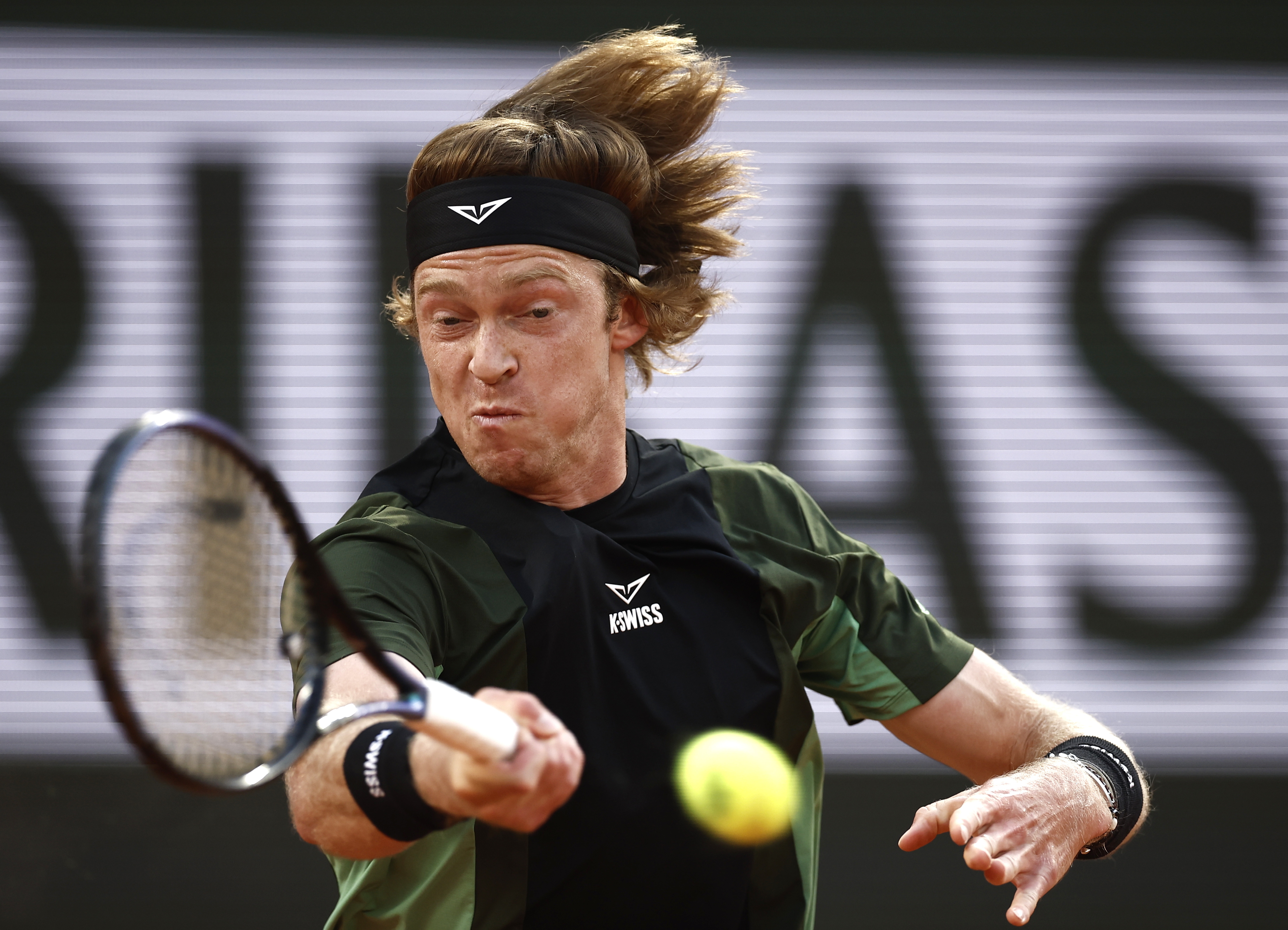 开云体育在线-法网完胜美网，辛纳带队取胜