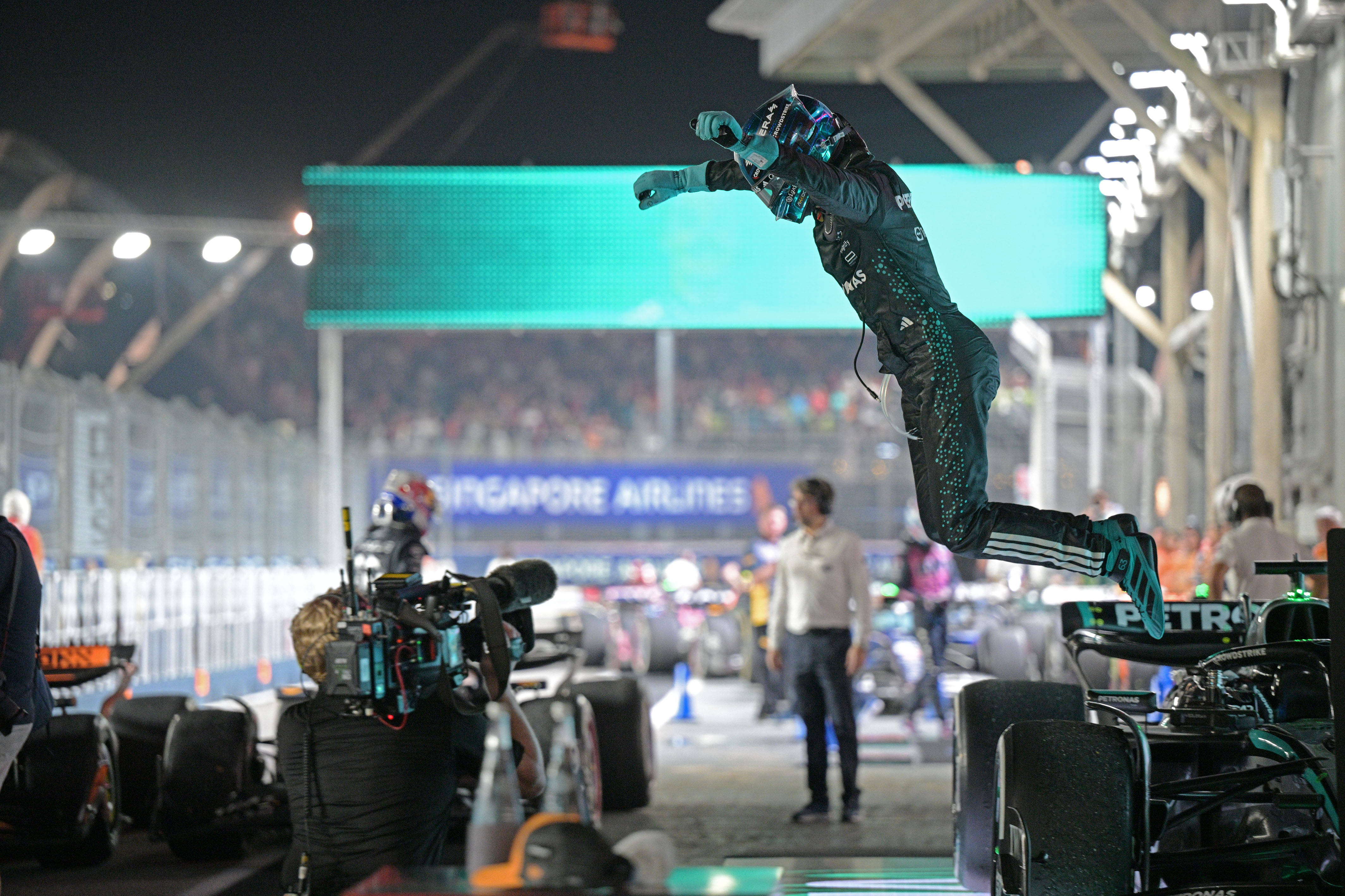 红牛二队横扫索伯车队，拉塞尔关键制胜