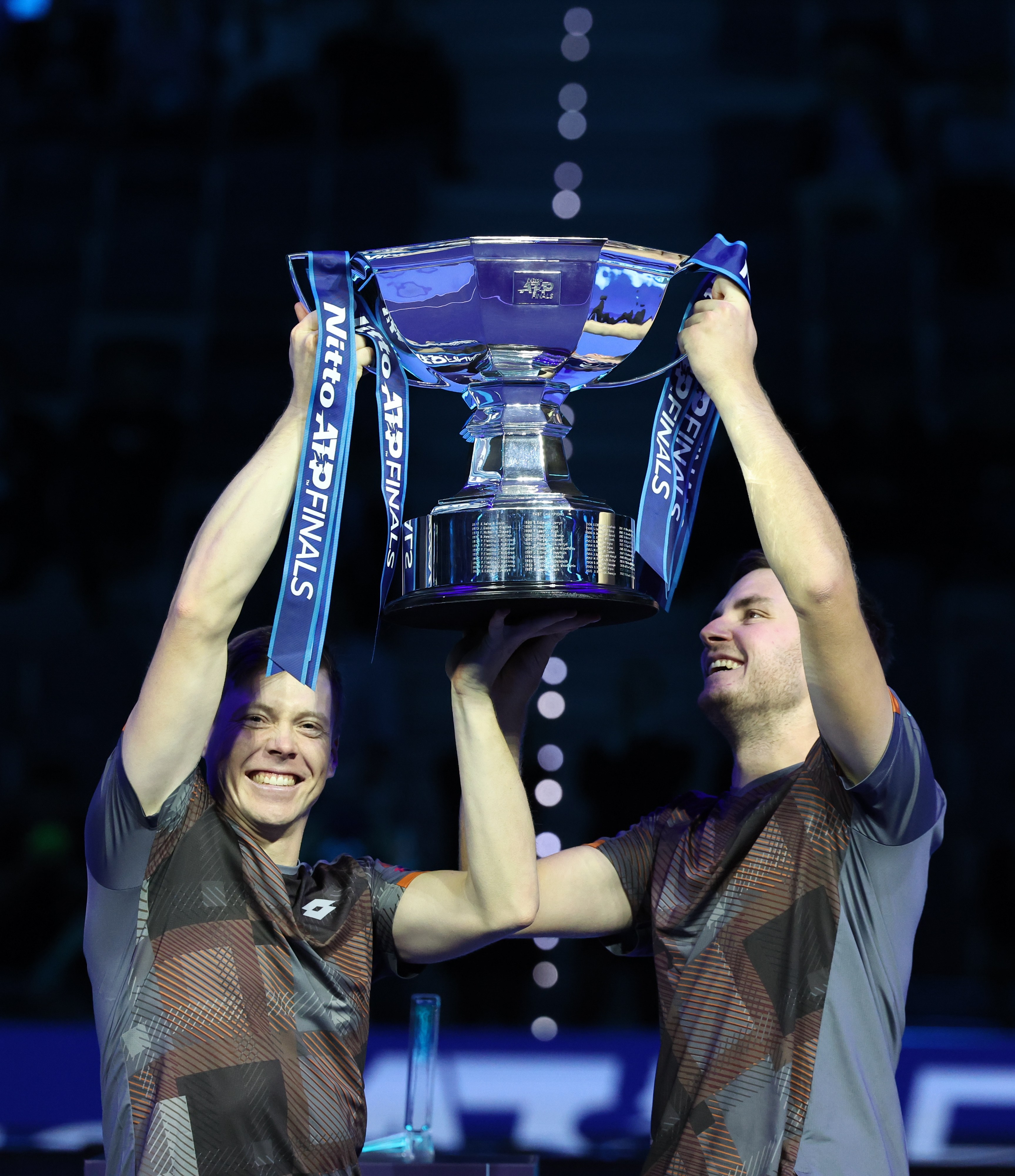 开云体育官方网站-ATP总决赛横扫拉沃尔杯，穆雷点燃赛场